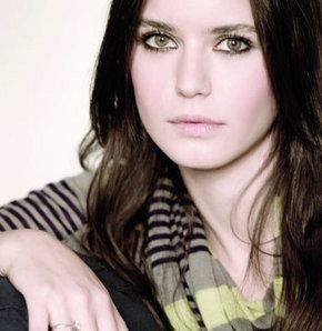 beren-saat-turkish-actors-and-actresses-26890939-290-298.jpg
